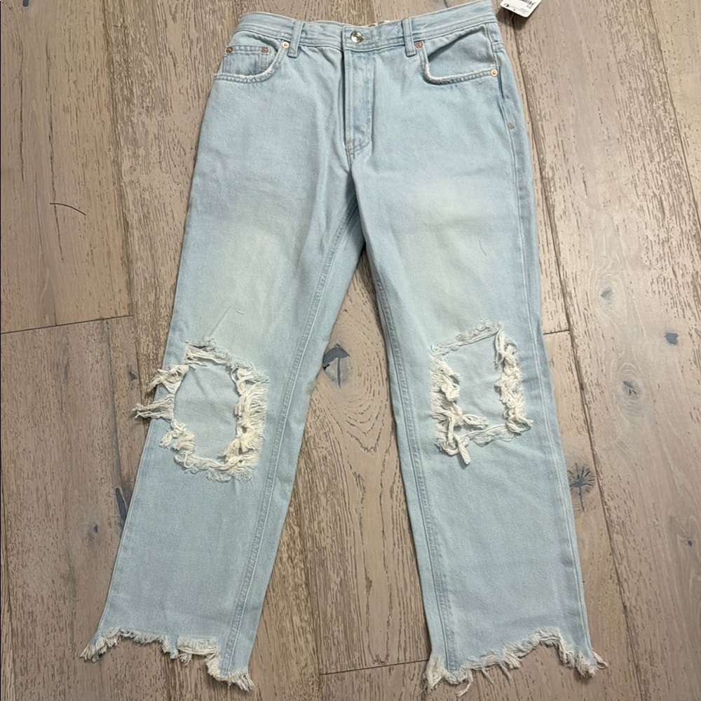 Free People Light Blue Denim Cropped Jeans Size 25 NWT
Sold out everywhere!!!